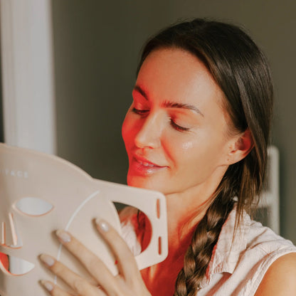 Hudboostende LED-maske